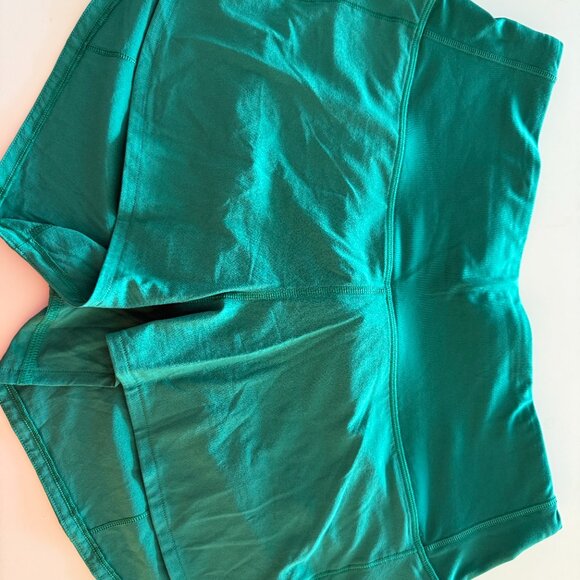 Lululemon Hotty Hot Low-Rise Lined Short 4", size 8, worn twice - Picture 2 of 6